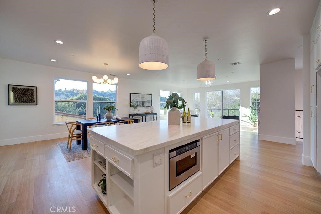 Chandelier, Dining room, Interior, Kitchen, Pendant Lights, Recessed Lighting, Wood Texture Flooring