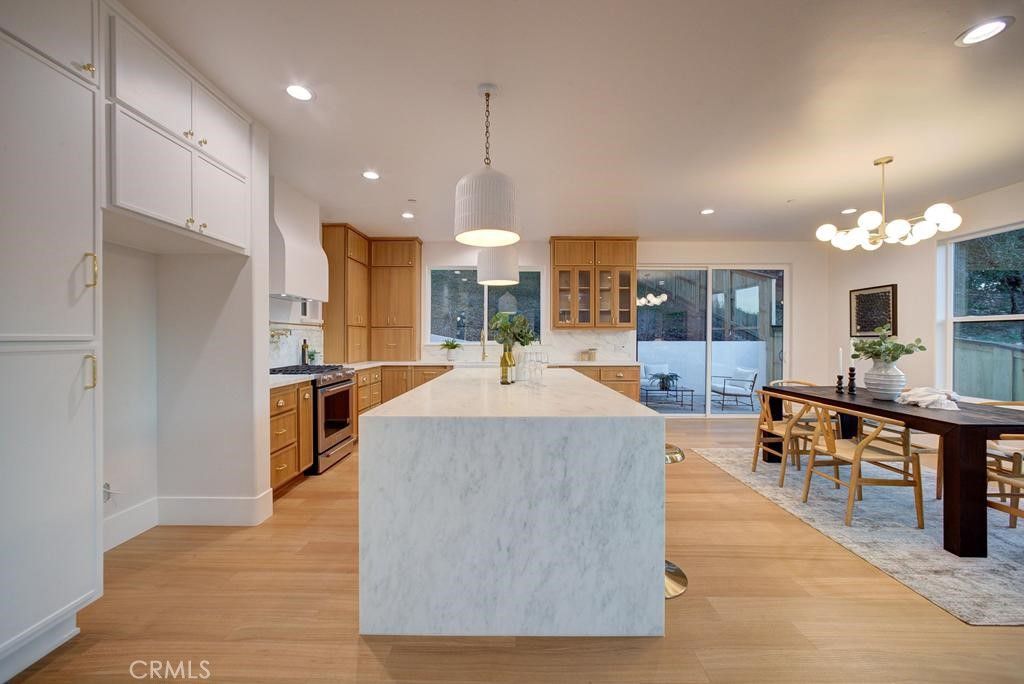 Dining room, Interior, Kitchen, Pendant Lights, Recessed Lighting, Wood Texture Flooring