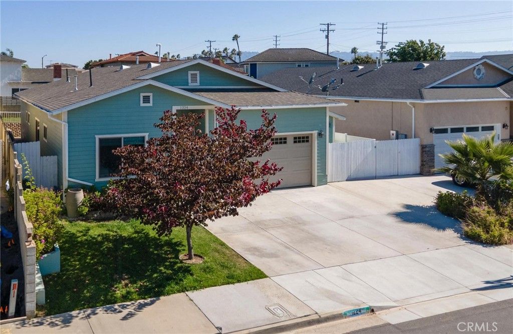 Attached, Exterior, Facade, Ranch