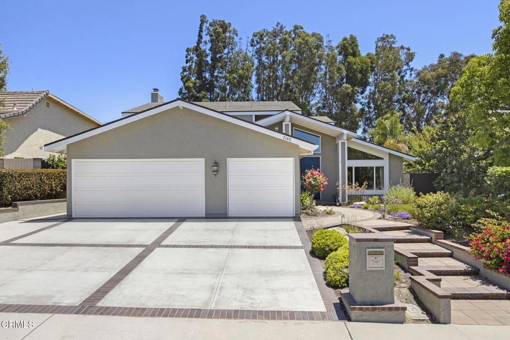 Attached, Exterior, Facade, Ranch