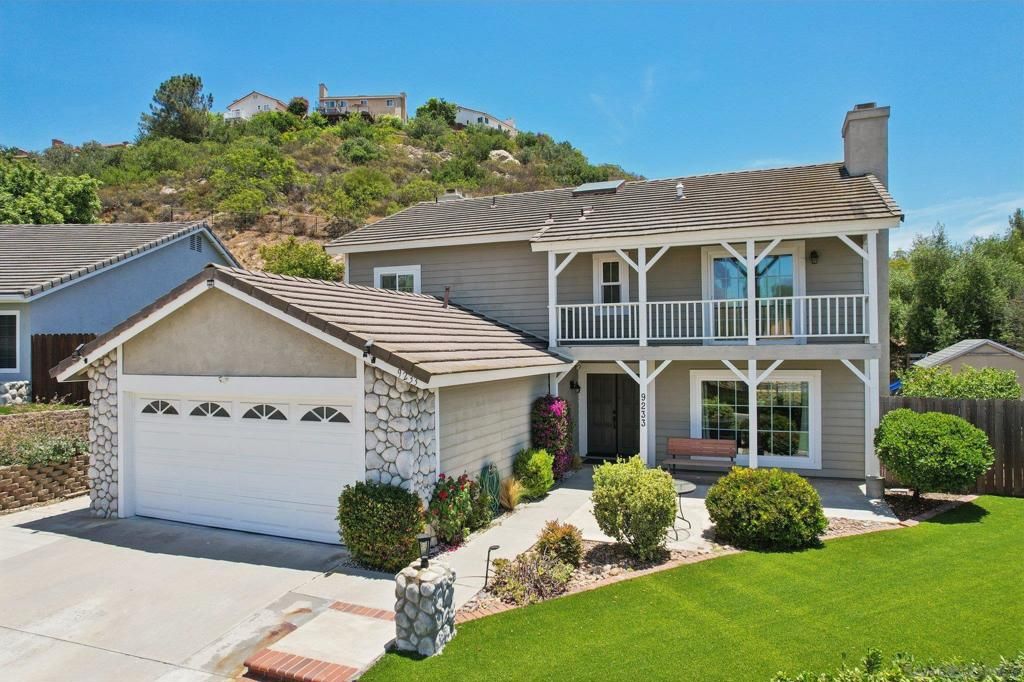 Attached, Exterior, Facade, Mediterranean