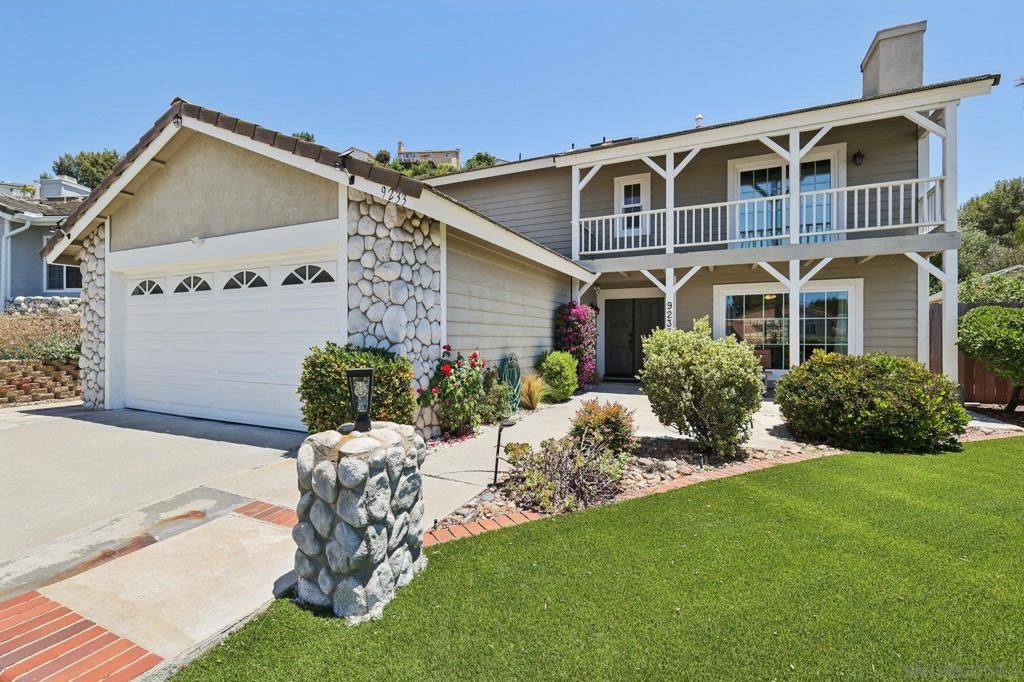 Attached, Exterior, Facade, American Craftsman