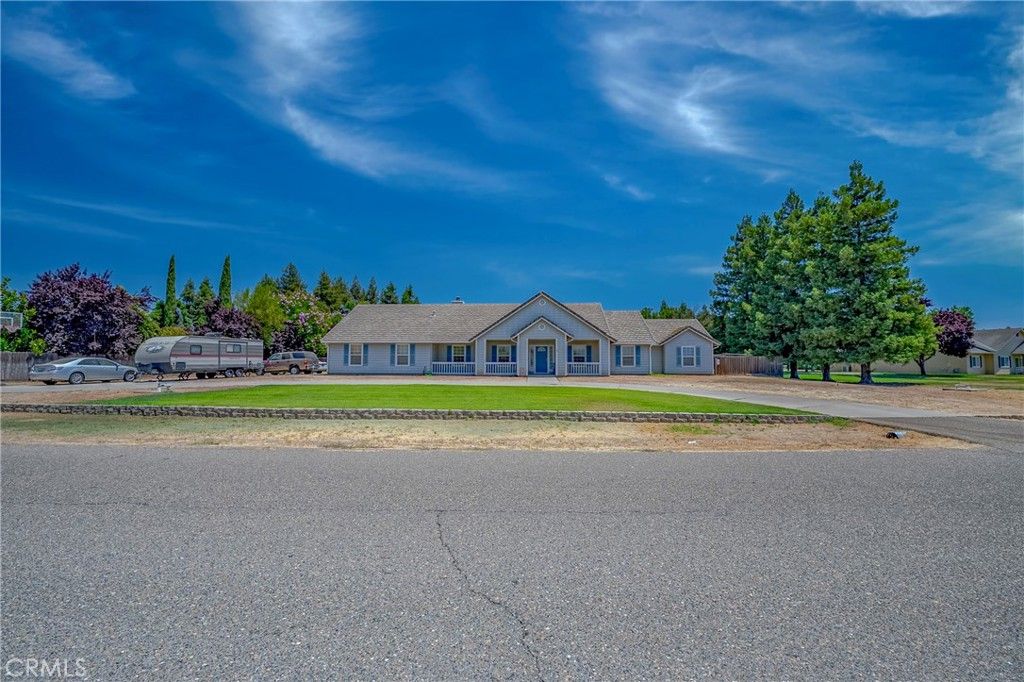 Exterior, Facade, Ranch