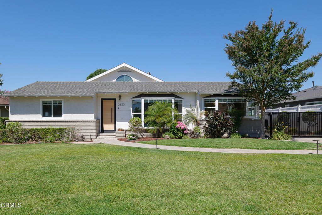 Backyard, Exterior, Facade, Ranch