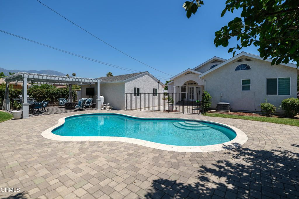 Exterior, Pool