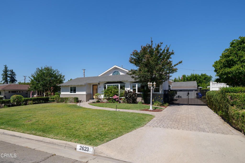Backyard, Exterior, Facade, Ranch