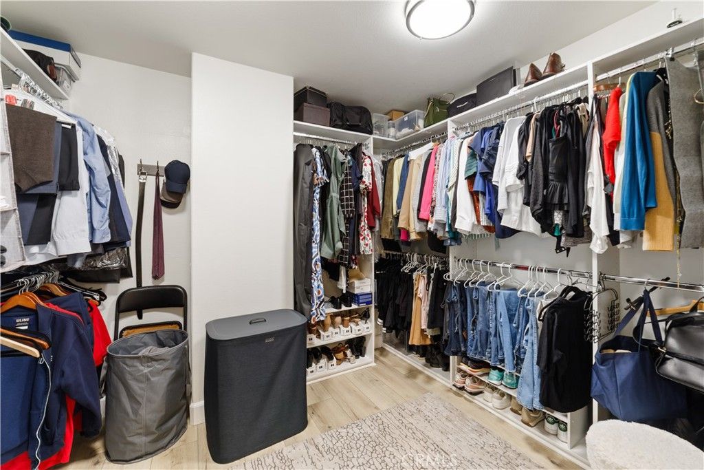 Interior, Walk-in Closets, Wood Texture Flooring