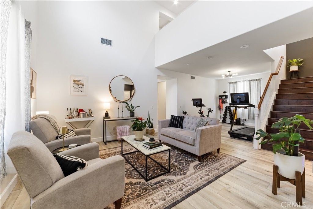 Fitness Equipment, Interior, Living room, Recessed Lighting, Wood Texture Flooring