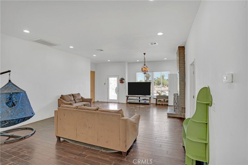 Interior, Living room, Pendant Lights, Recessed Lighting, Wood Texture Flooring