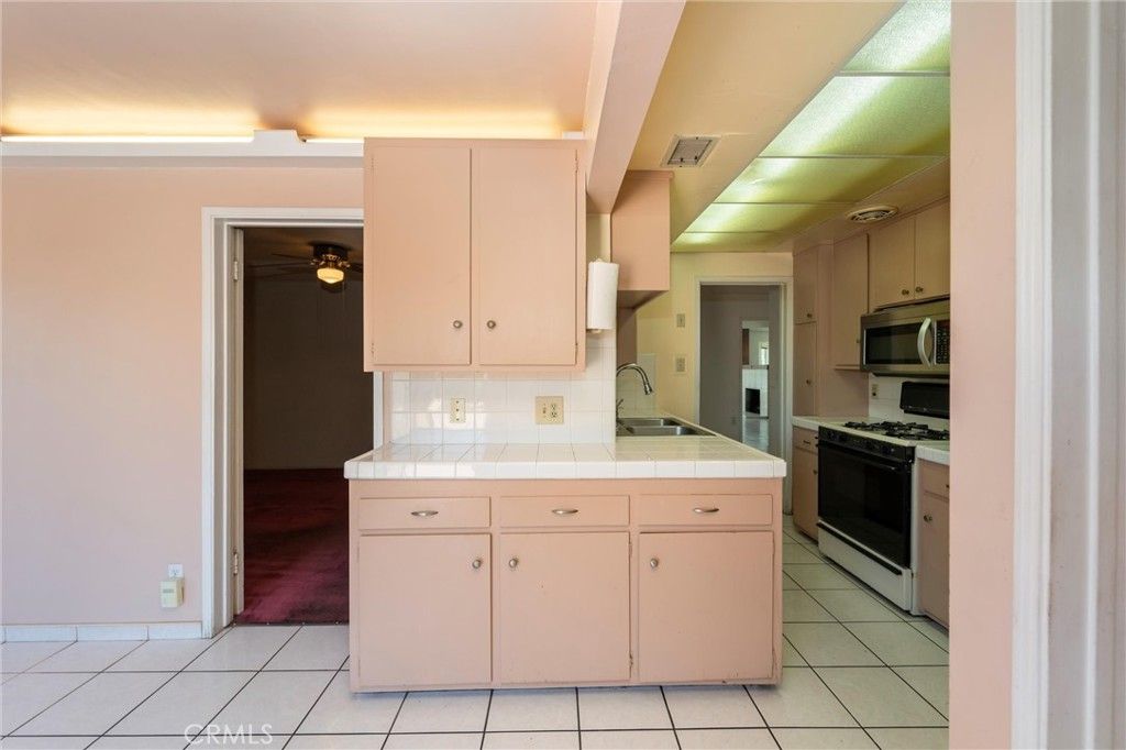 Interior, Kitchen, Tile Countertops