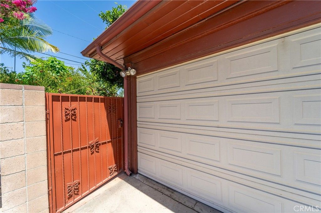 Detached Garage, Exterior