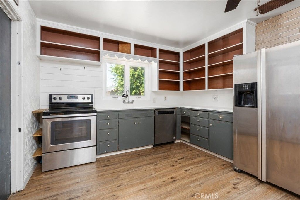 Interior, Kitchen, Stainless Steel Appliances, Wood Texture Flooring