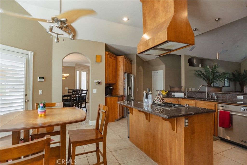 Dining room, Interior, Kitchen, Recessed Lighting, Stainless Steel Appliances