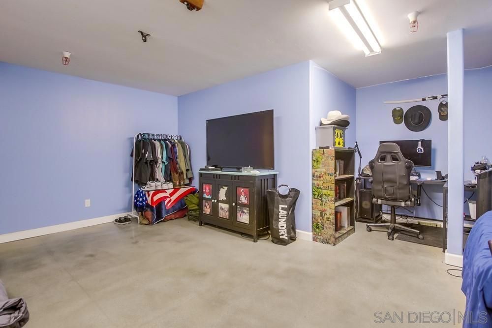 Home Office, Interior
