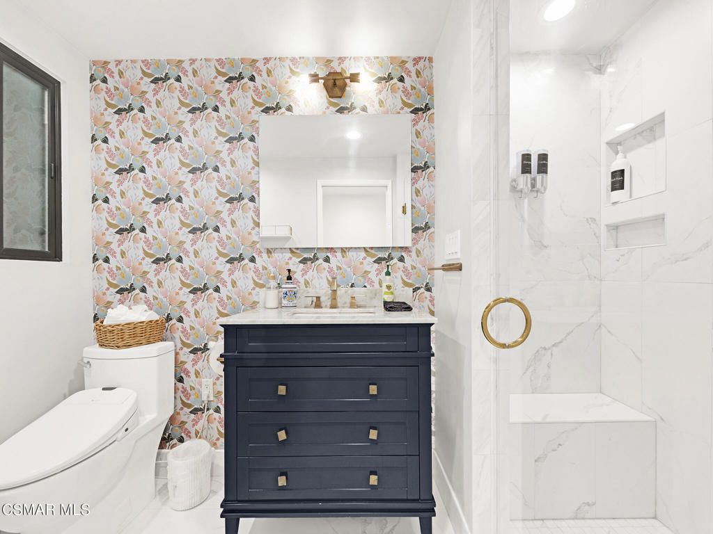 Bathroom, Interior, Marble Walls, Recessed Lighting