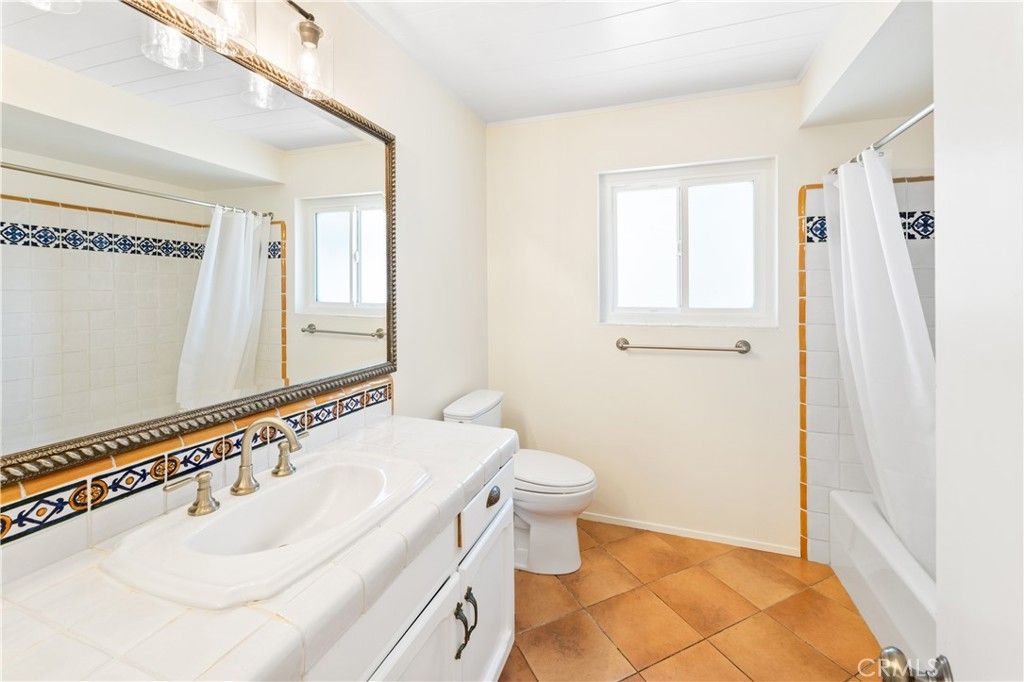 Bathroom, Interior, Tile Countertops