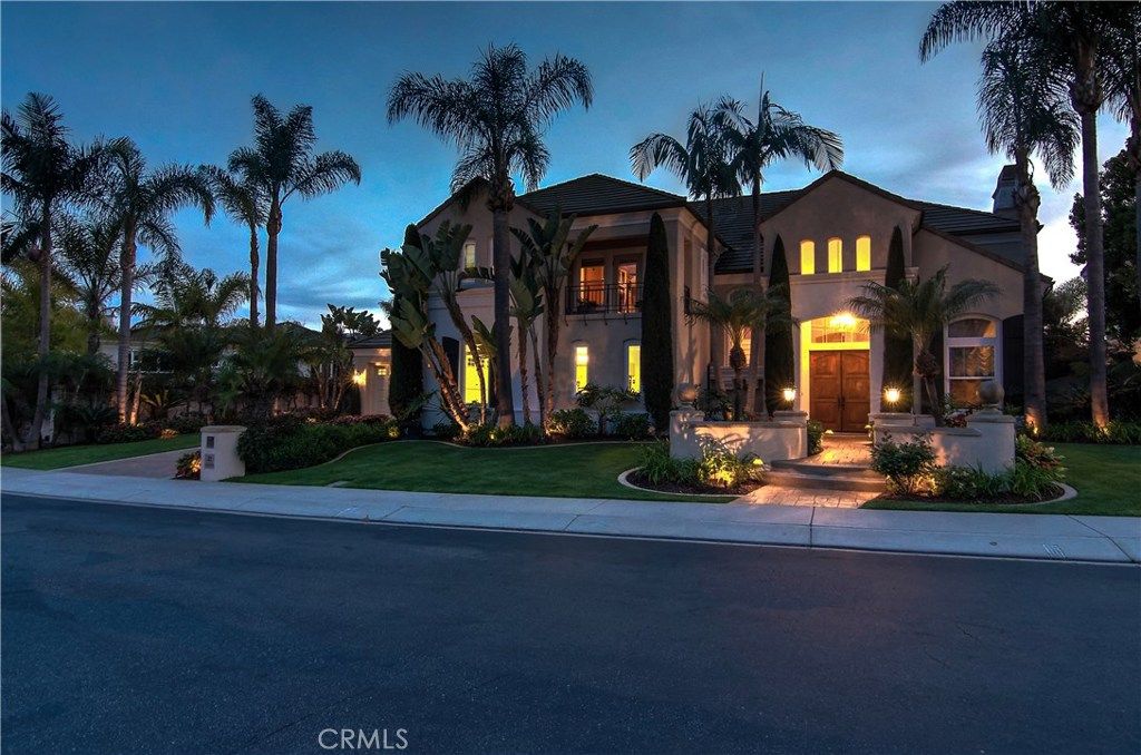 Exterior, Facade, Mediterranean