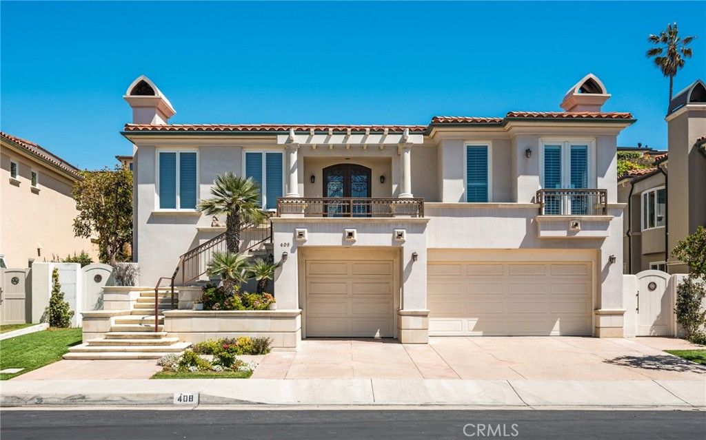 Attached, Exterior, Facade, Mediterranean