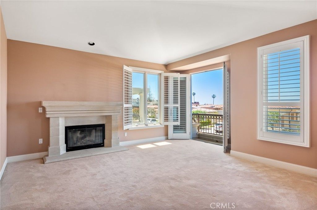 Empty room, Fireplace, Interior, Recessed Lighting