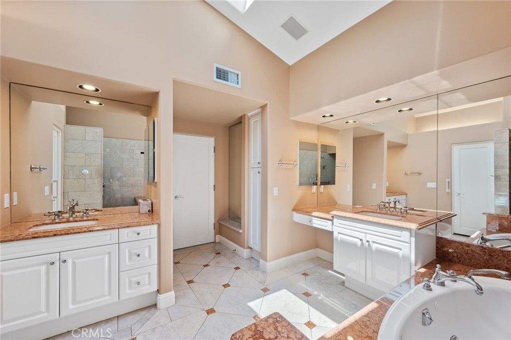 Bathroom, Dual Sink Vanities, Interior, Recessed Lighting