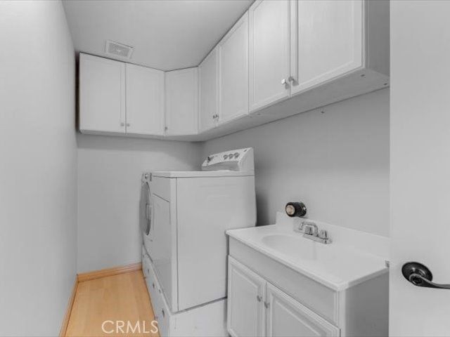 Interior, Washer, Wood Texture Flooring