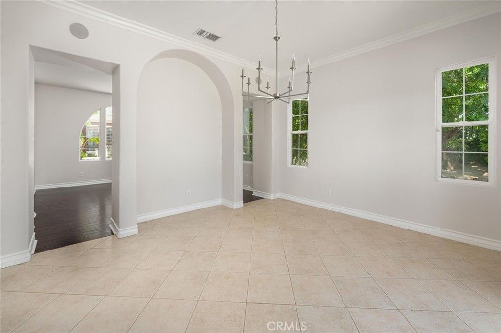 Chandelier, Empty room, Interior, Wood Texture Flooring