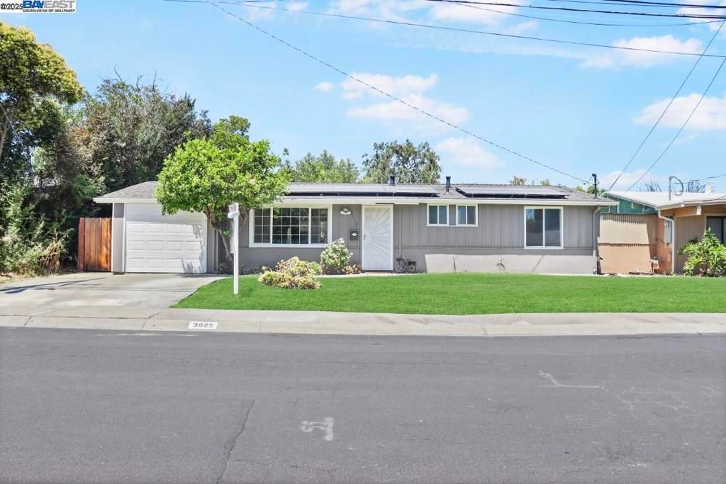 Attached, Exterior, Facade, Solar Panels, Ranch