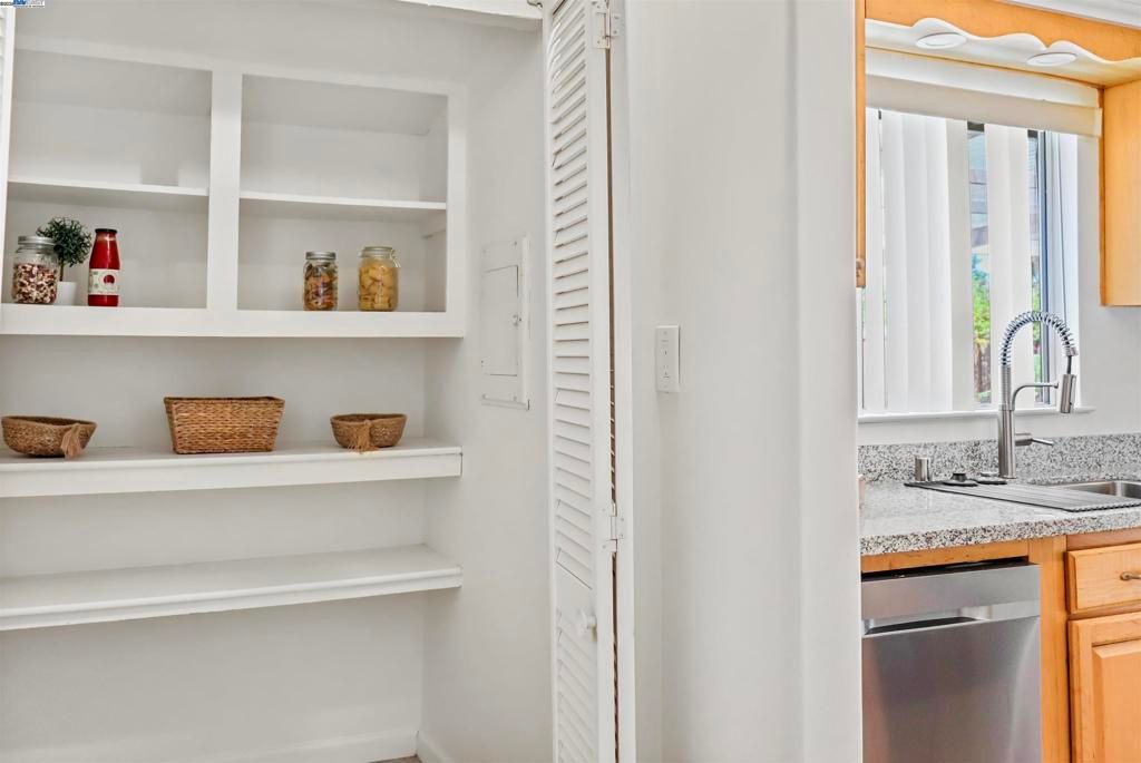 Interior, Stainless Steel Appliances