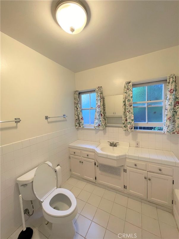 Bathroom, Interior, Tile Countertops