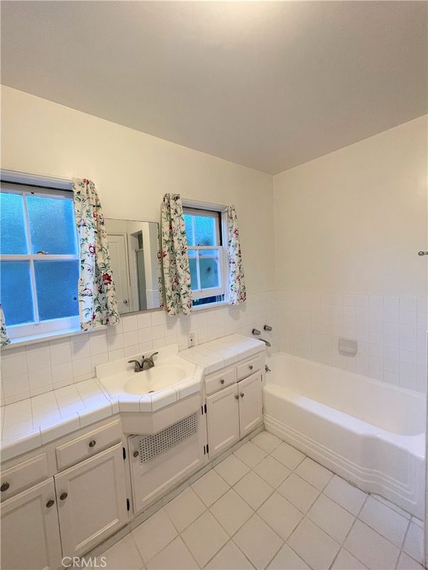 Bathroom, Interior, Tile Countertops