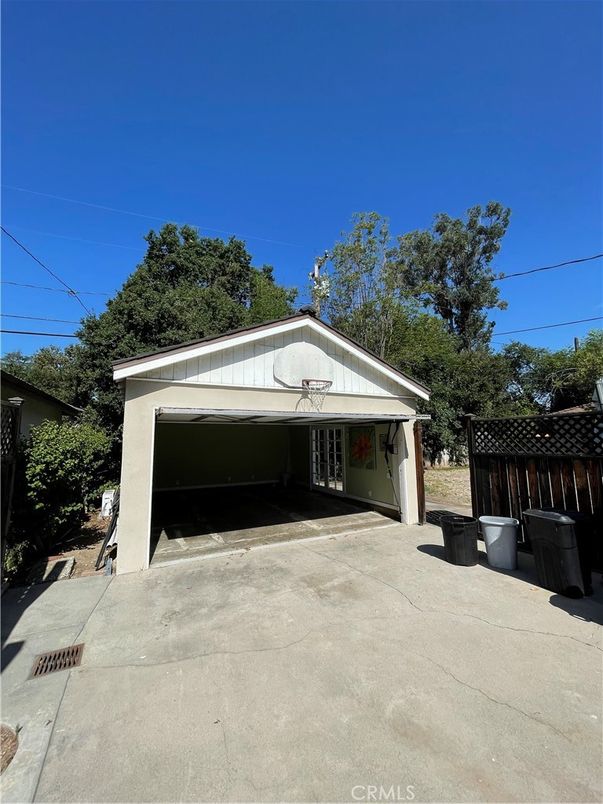 Detached Garage, Exterior