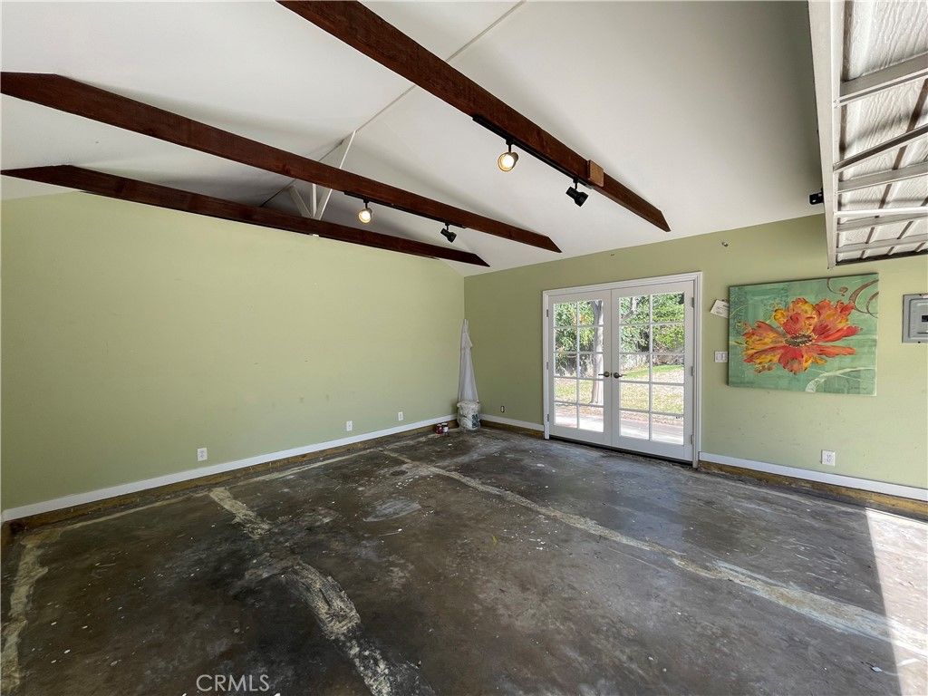 Empty room, Interior, Wooden Beams