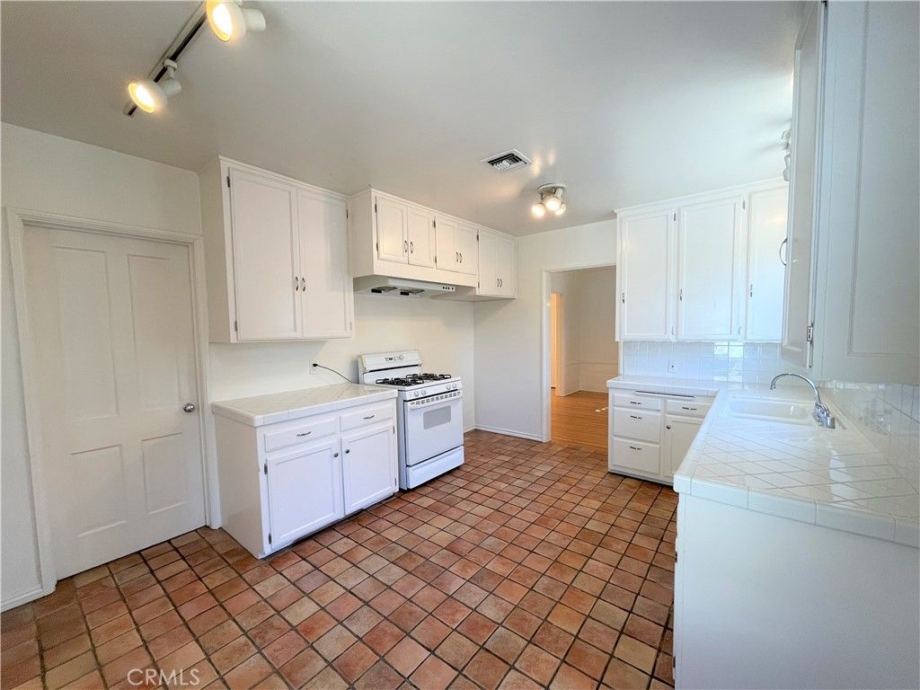 Interior, Kitchen, Tile Countertops