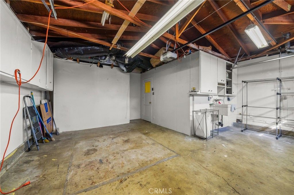 Garage, Interior, Wooden Beams