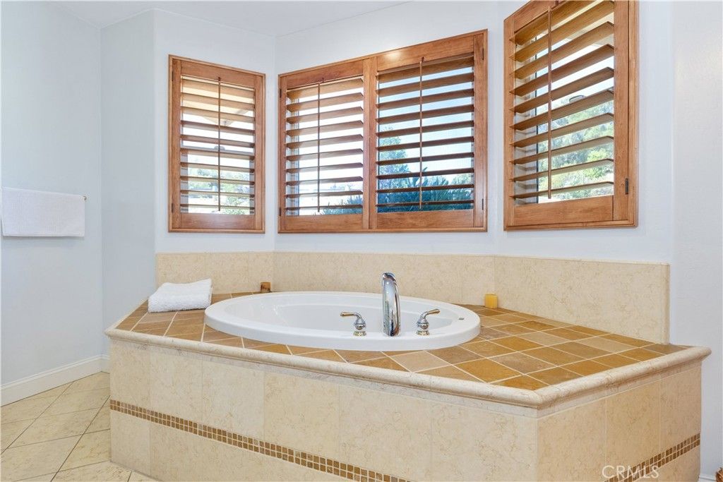 Bathroom, Interior, Tile Countertops