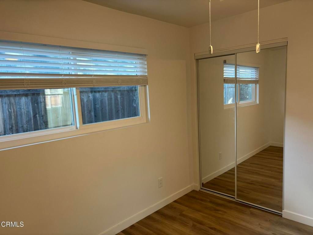 Empty room, Interior, Pendant Lights, Wood Texture Flooring