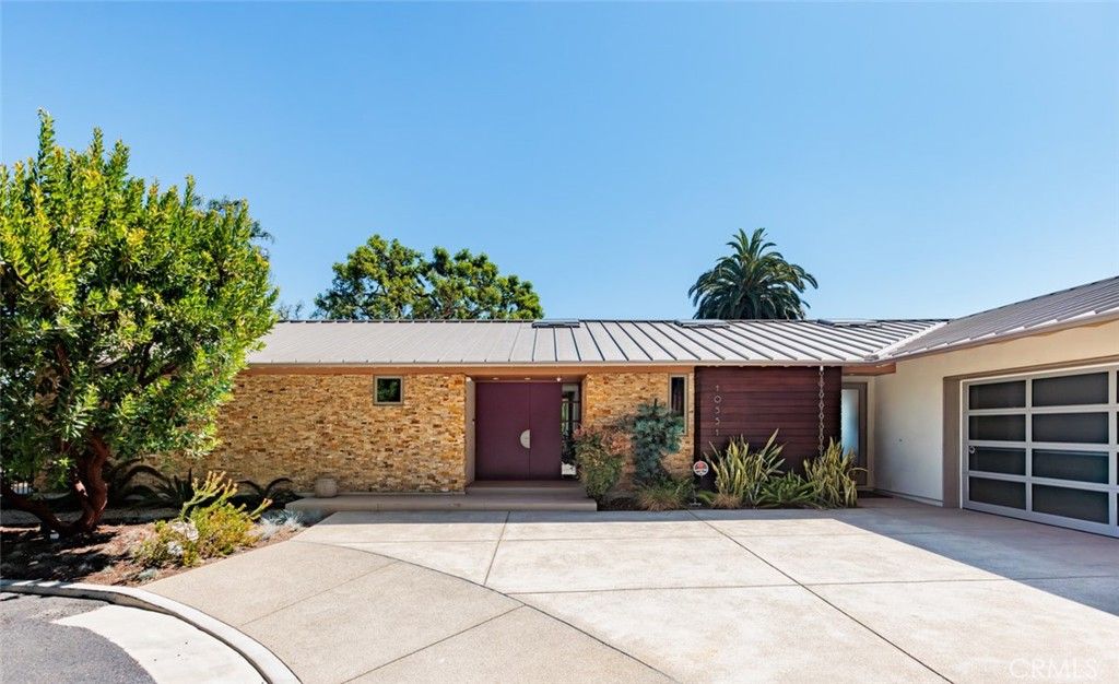 Attached, Exterior, Facade, Brick Facade, Ranch