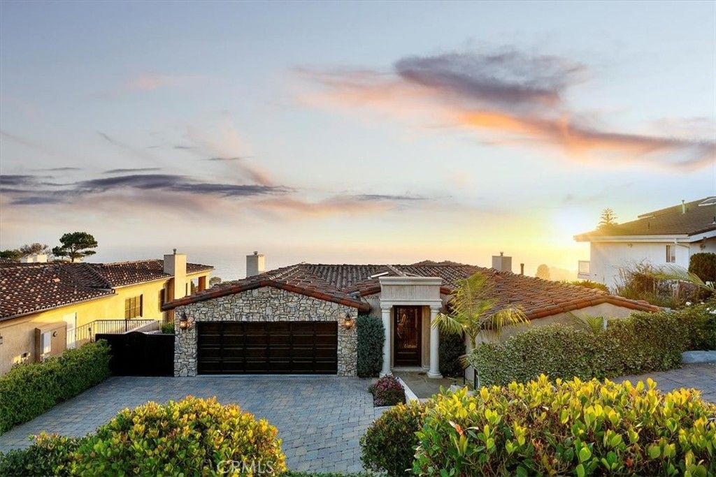 Attached, Exterior, Facade, Mediterranean