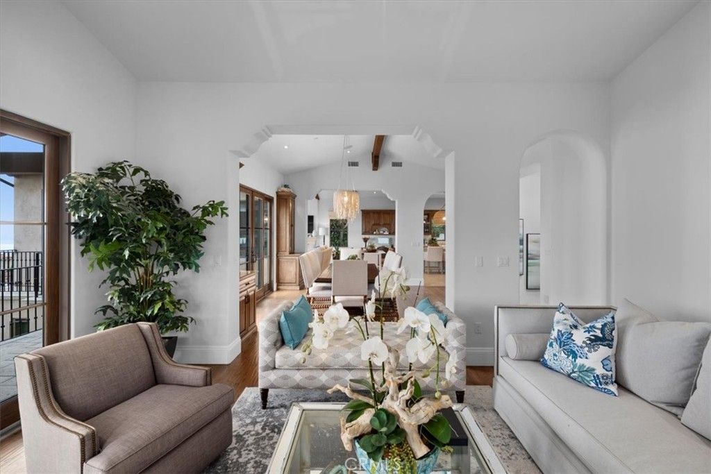 Chandelier, Dining room, Interior, Living room, Recessed Lighting, Wood Texture Flooring