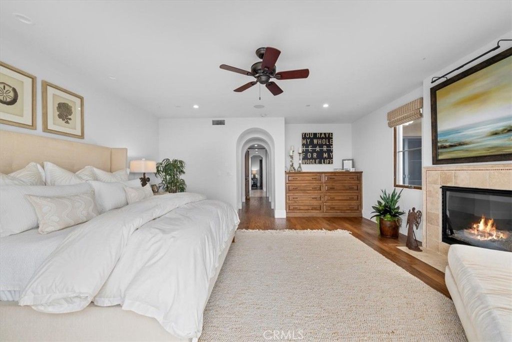Bedroom, Fireplace, Interior, Recessed Lighting, Wood Texture Flooring