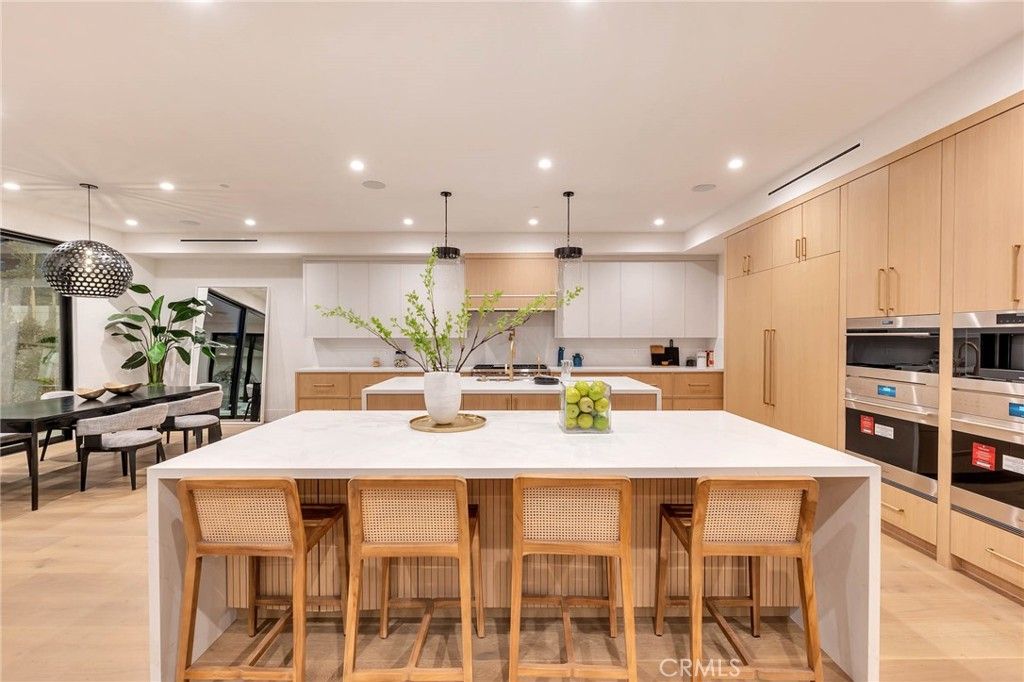 Dining room, Interior, Kitchen, Pendant Lights, Recessed Lighting, Stainless Steel Appliances