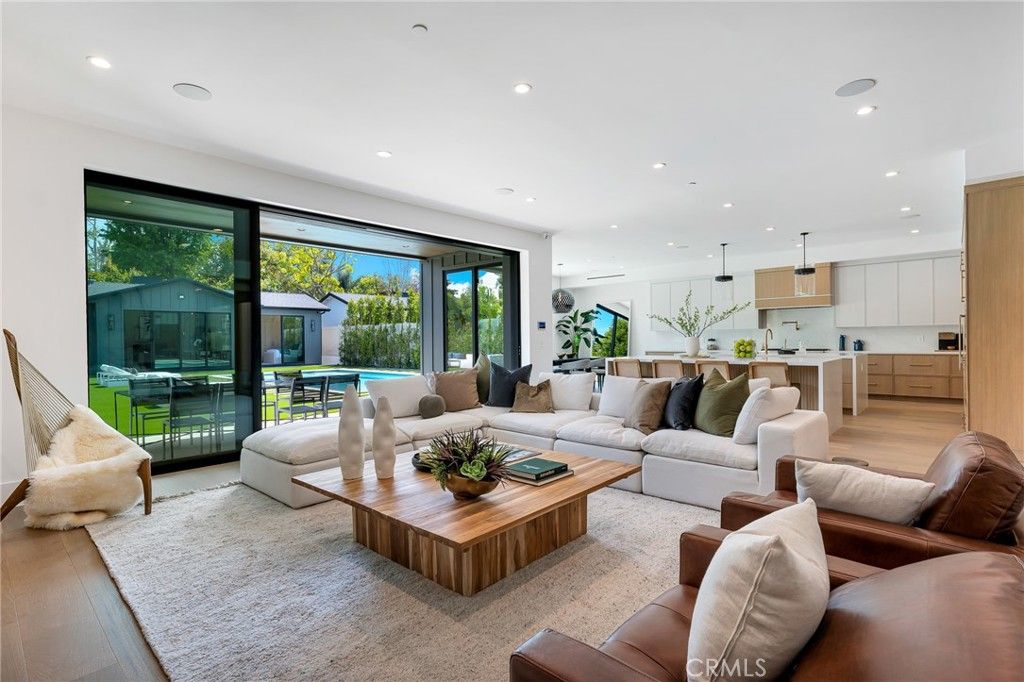 Interior, Kitchen, Living room, Pendant Lights, Recessed Lighting, Wood Texture Flooring