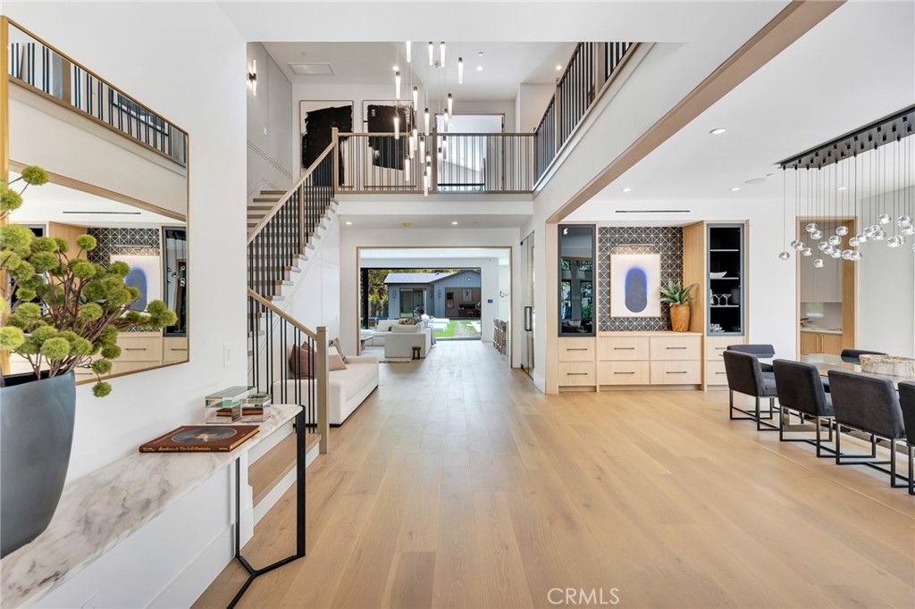 Interior, Living room, Pendant Lights, Recessed Lighting, Wood Texture Flooring