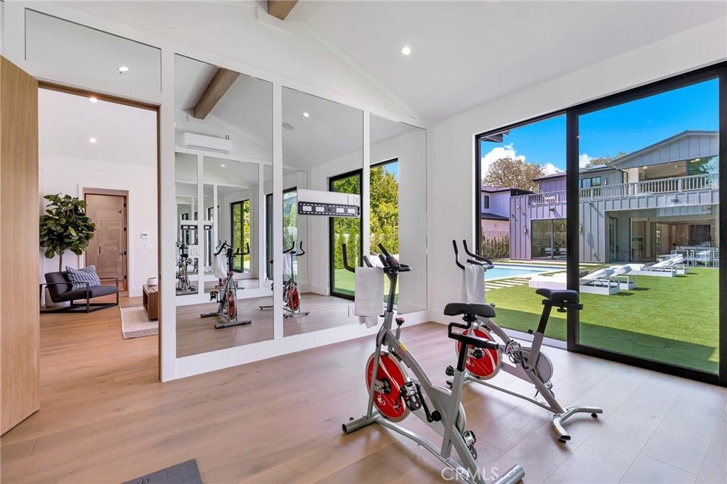 Fitness Equipment, Interior, Recessed Lighting, Wood Texture Flooring