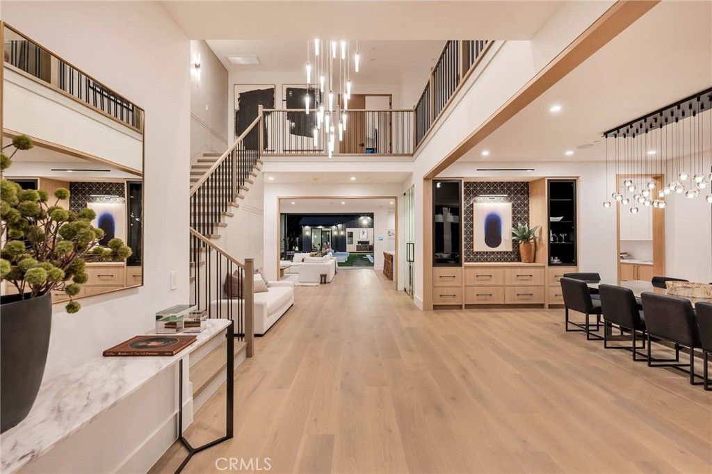 Interior, Living room, Pendant Lights, Recessed Lighting, Wood Texture Flooring