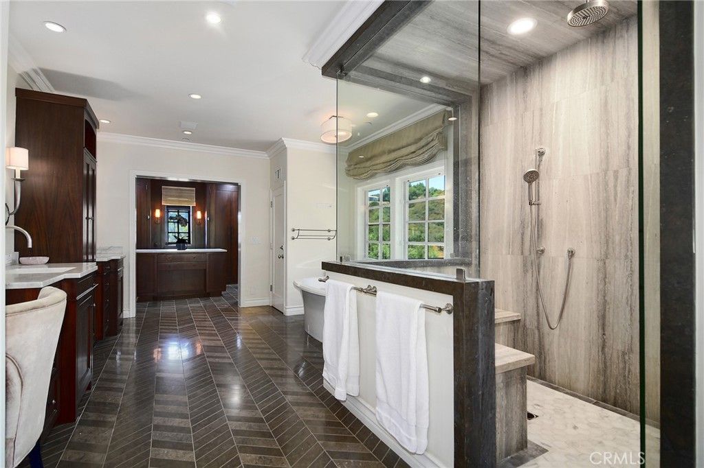 Bathroom, Interior, Recessed Lighting