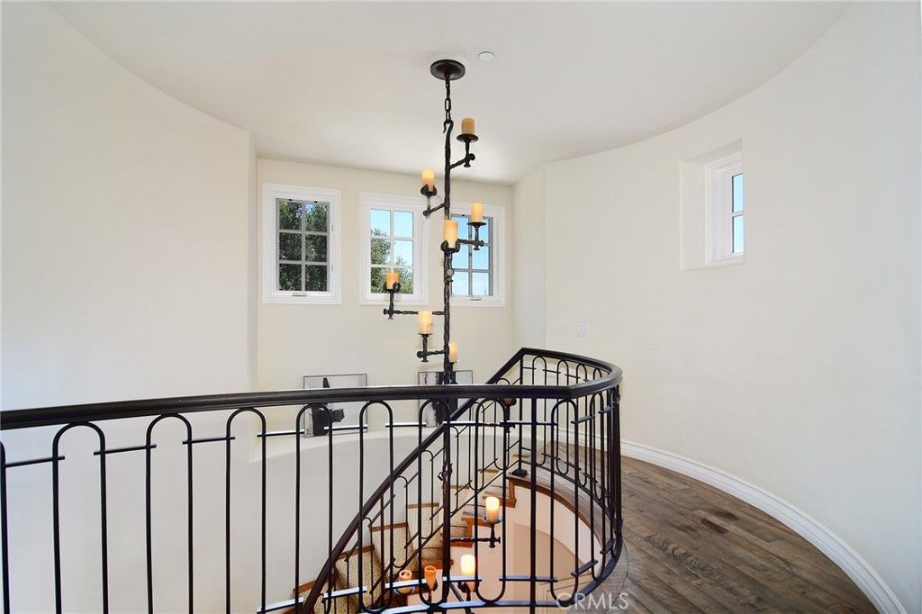 Interior, Pendant Lights, Wood Texture Flooring