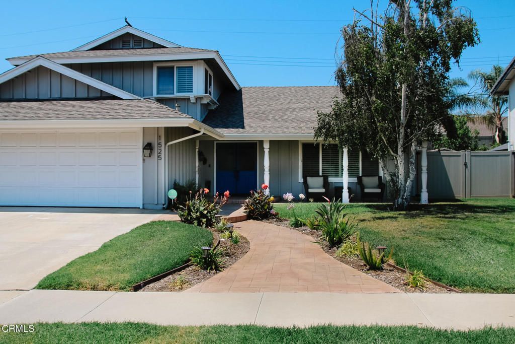 Attached, Exterior, Facade, American Craftsman