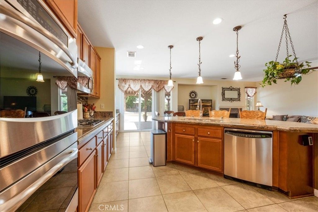 Dining room, Interior, Kitchen, Pendant Lights, Recessed Lighting, Stainless Steel Appliances