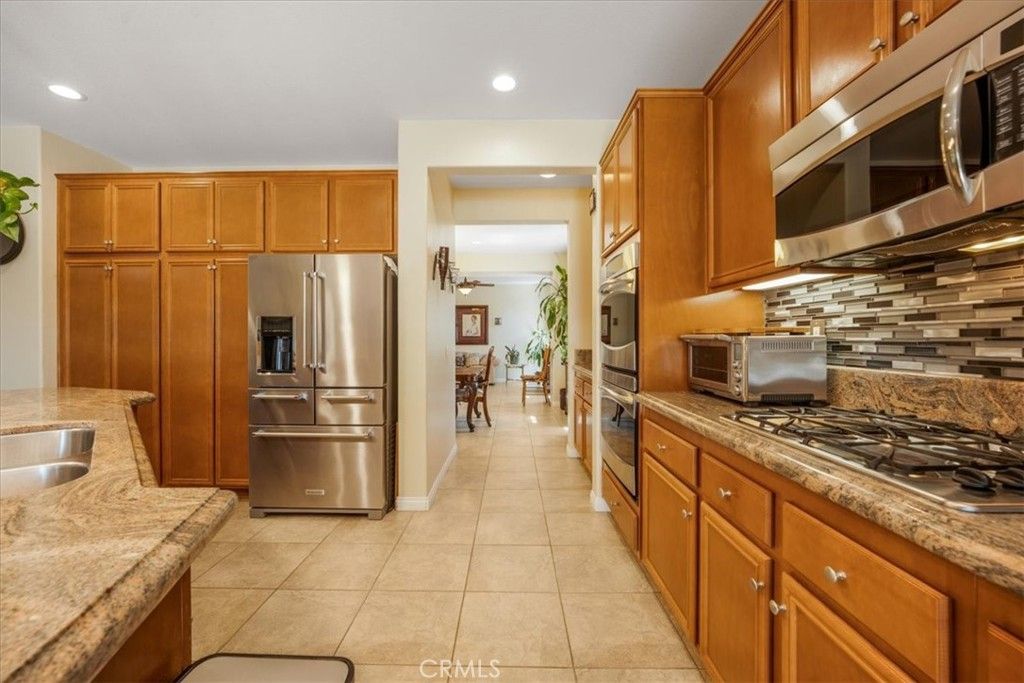Dining room, Interior, Kitchen, Recessed Lighting, Stainless Steel Appliances